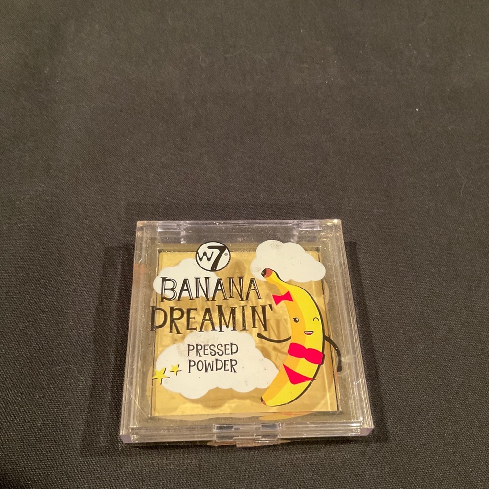W7 Banana Dreaming Pressed Powder